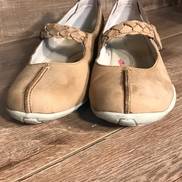 Ros Hommerson Camry Tan Suede‎ Mary Jane Flat - Picture 5 of 16